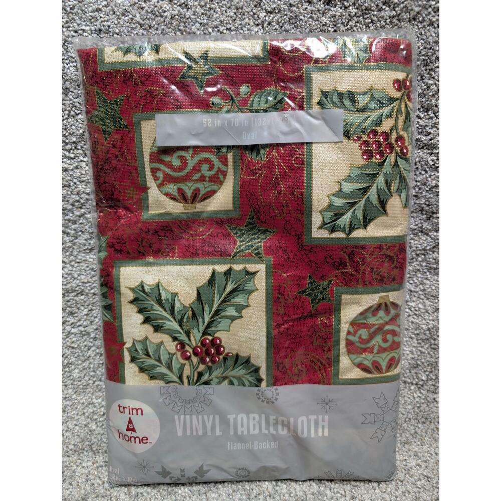 Vintage Trim A Home Christmas Vinyl Tablecloth 52x70 Oval Flannel Backed Holly